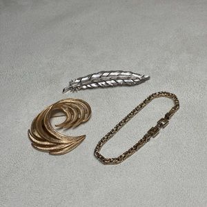 Trifari Lot Brooches And Bracelet